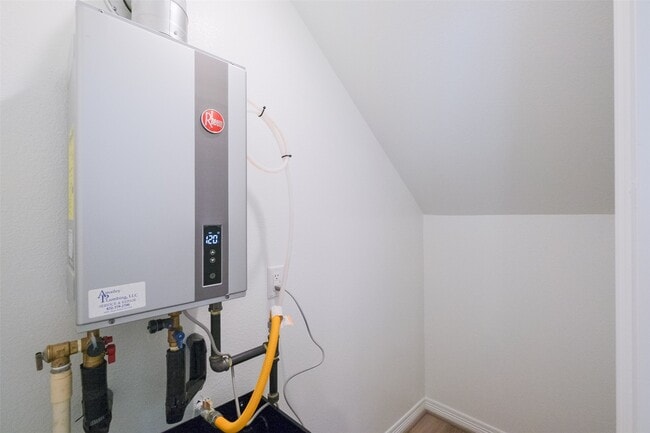 Building Photo - 6434 New York St