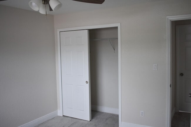 Building Photo - 207 Southland Dr