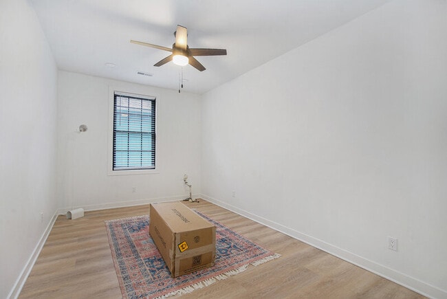 Building Photo - 511 E Ann St