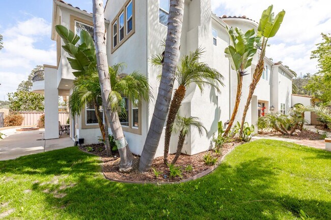 Building Photo - 6213 Paseo Privado