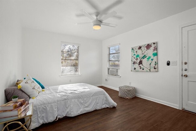 Building Photo - 301 E 33rd St