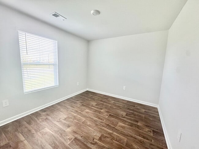 Building Photo - 310 Windmill Dr