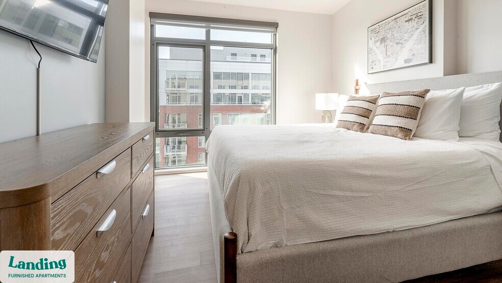 Building Photo - 350 Maple Dr SW