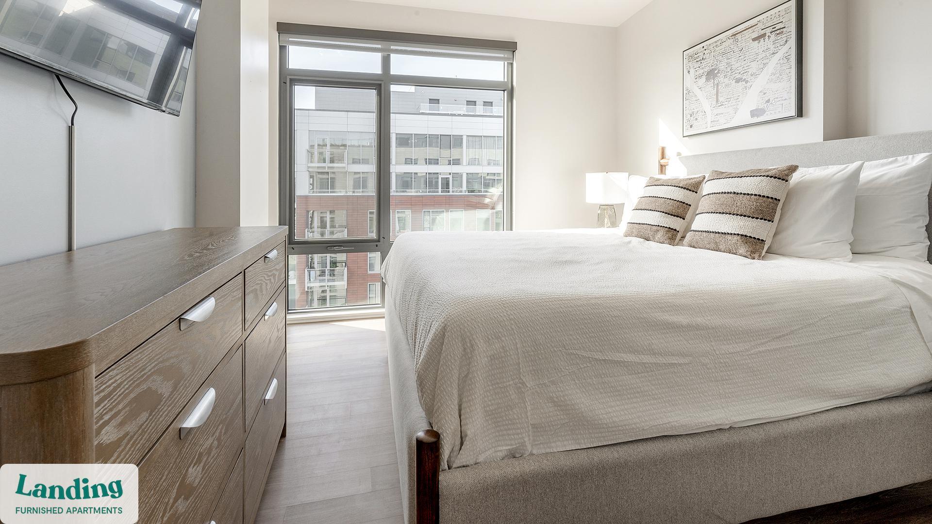 Building Photo - 350 Maple Dr SW