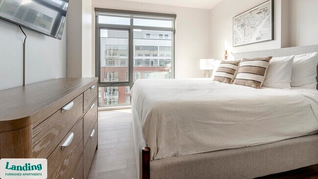 Building Photo - 350 Maple Dr SW