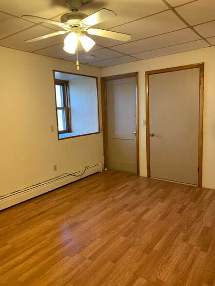 Building Photo - 10 Adams St