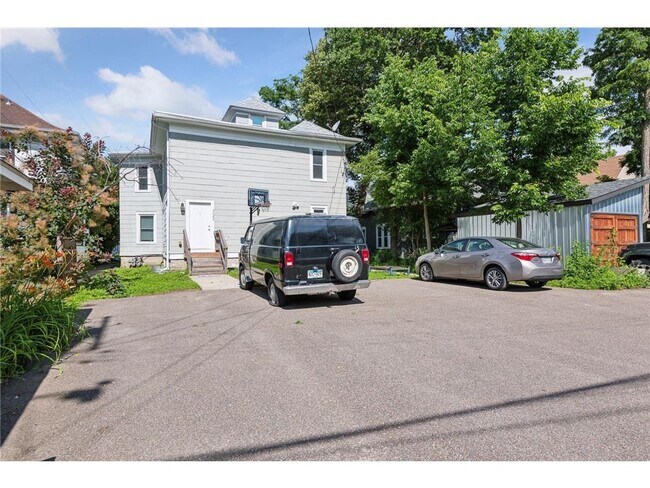 Building Photo - 3023 Dupont Ave S