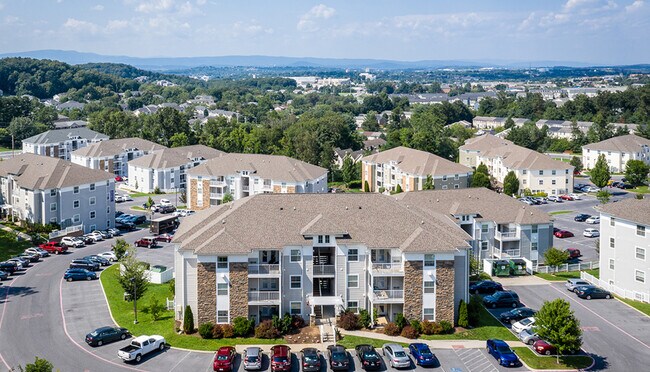 Building Photo - 2402 Clubhouse Ct