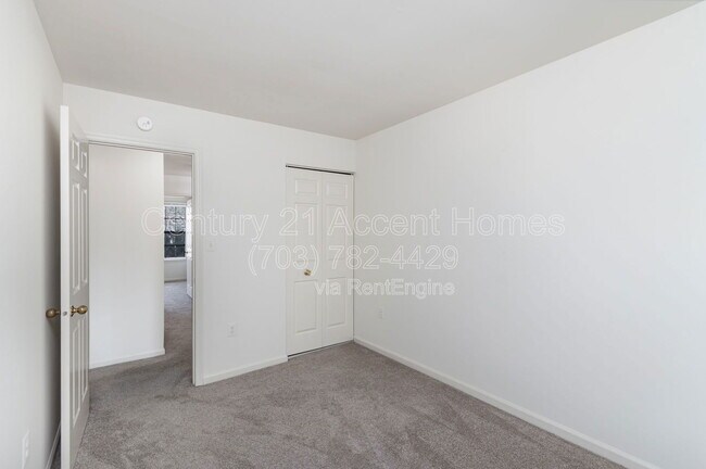 Building Photo - 6143 Summer Park Ln