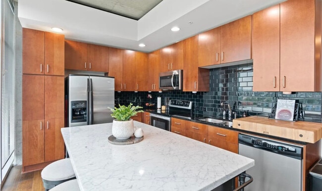 Building Photo - 1700 Bassett St