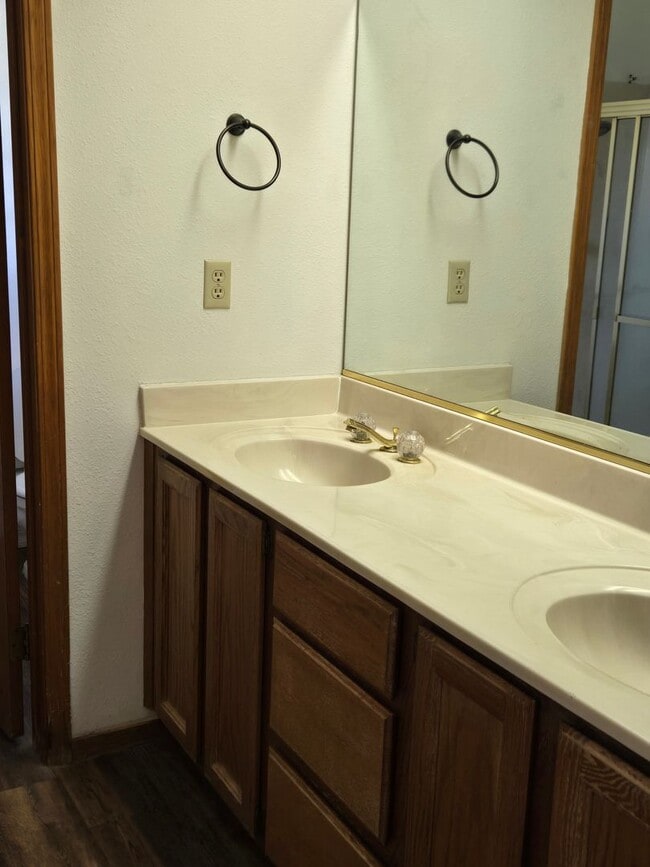 Building Photo - Three bedroom