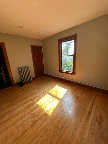 Building Photo - 287 S Winooski Ave