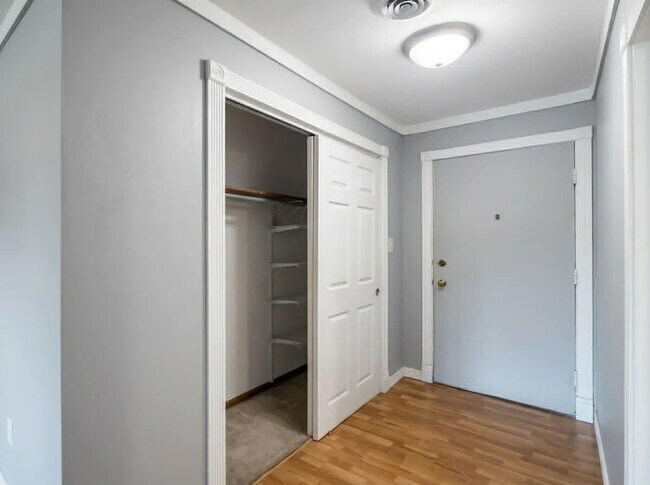 Building Photo - 2003 W 45th St