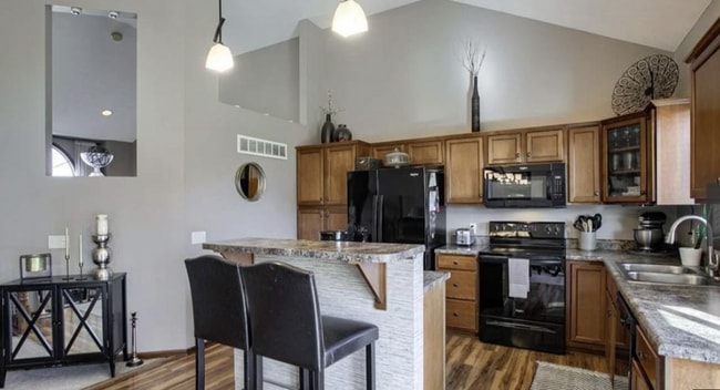 Building Photo - 4 Bdrm/3Bath Single Family Home