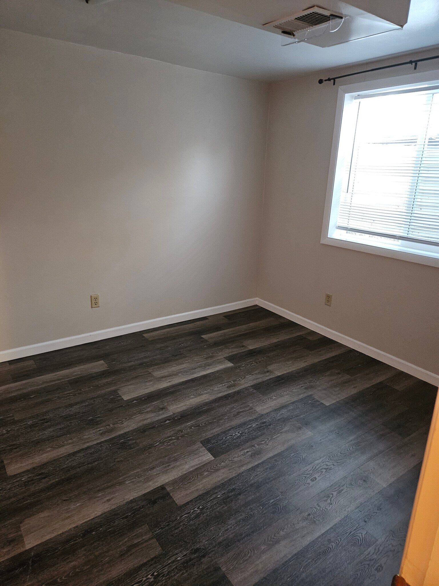 Building Photo - 10665 W Dakota Ave