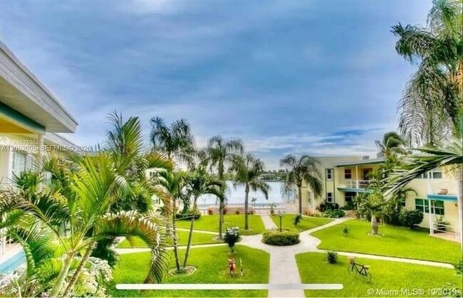 Building Photo - 910 Bay Dr