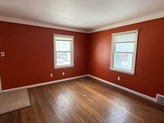 Building Photo - Move-In Ready 3 Bedroom, 2 Bathroom Home in Dearborn