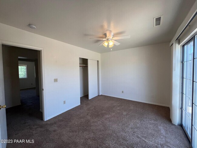 Building Photo - 9615 E Lakeshore Dr