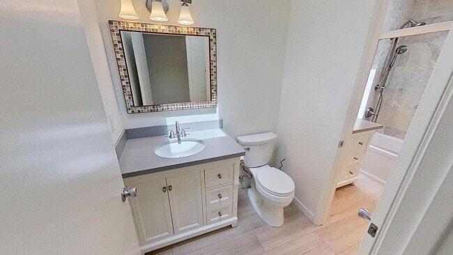 Building Photo - Spacious 3 bed / 2 bath in the More Mesa area