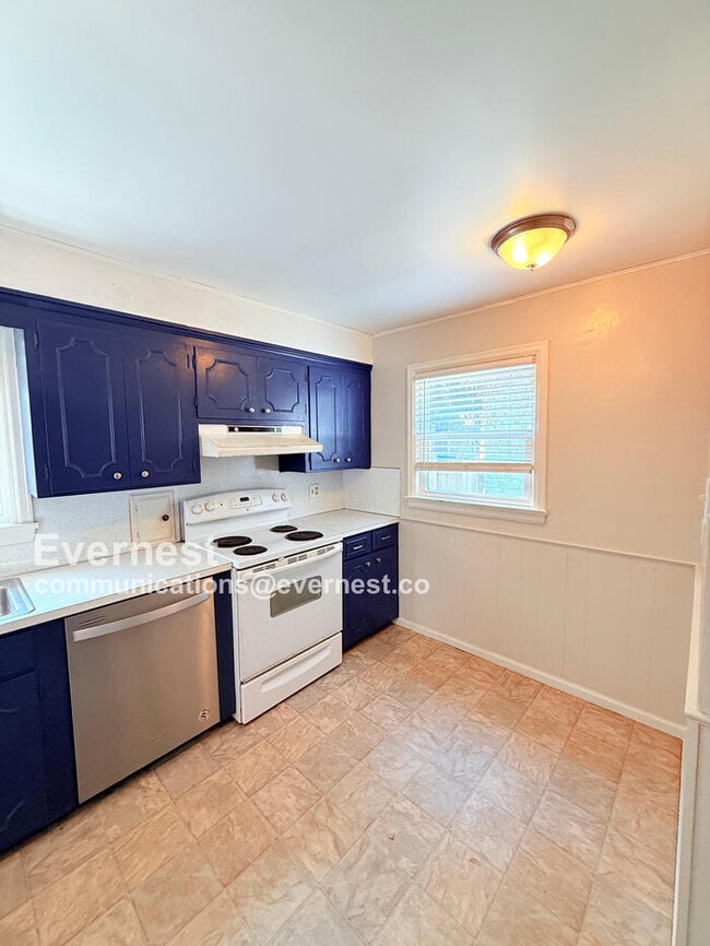 Building Photo - 3852 Wallwerth Dr