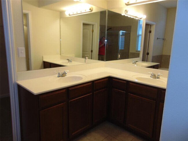 Building Photo - 1076 Sanders