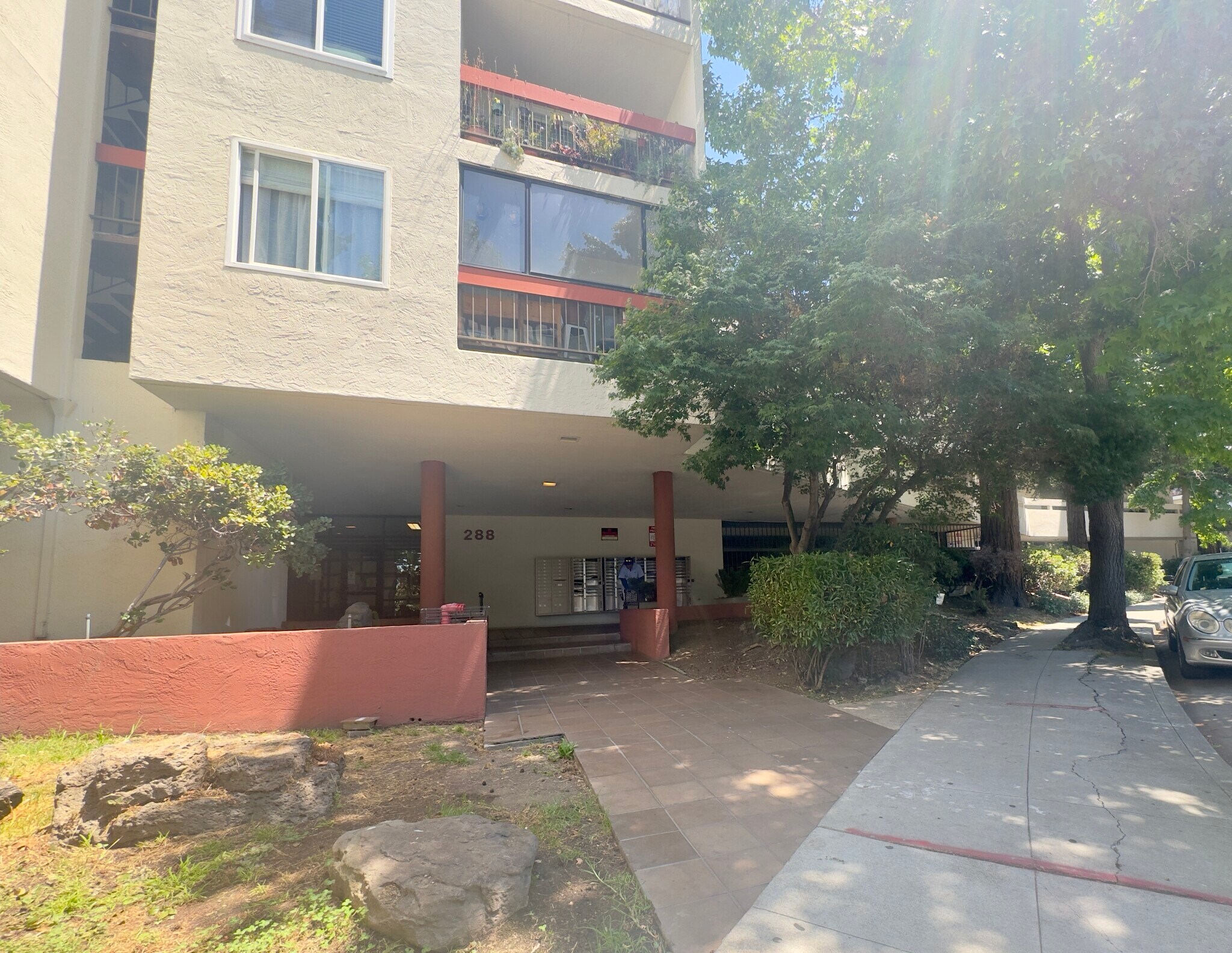 Building Photo - 288 Whitmore St