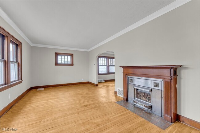 Building Photo - 1530 E 214th St