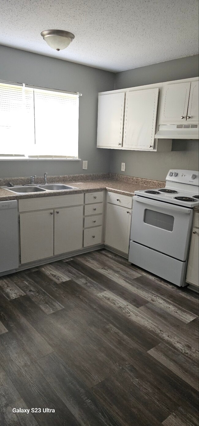 Building Photo - 1055 Morningside Dr