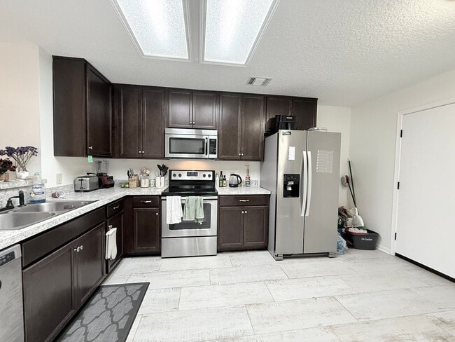Building Photo - Peaceful Townhome in Fort Caroline with Fu...