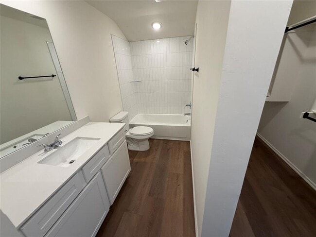 Building Photo - 301 Aaran Way