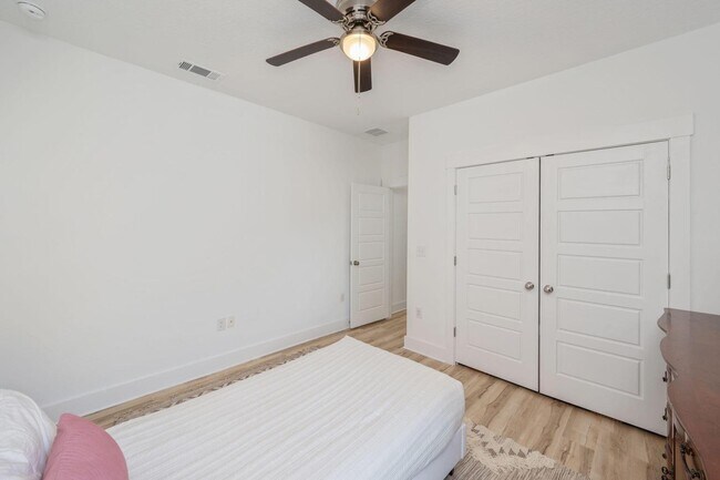 Building Photo - 667 Red Fern Rd