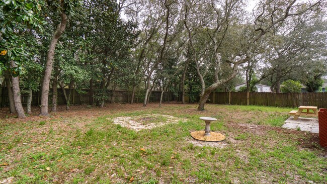 Building Photo - 1344 Bayshore Terrace