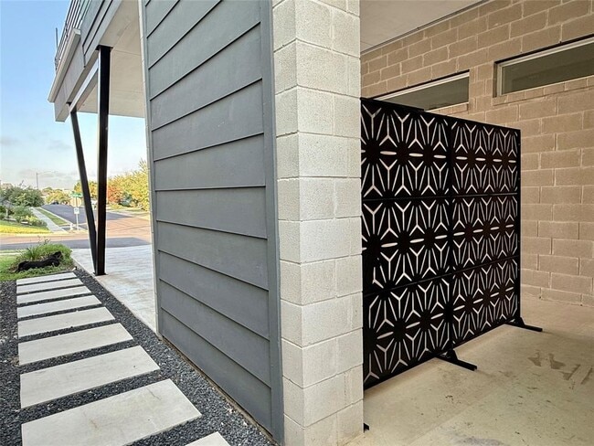 Building Photo - 6325 Florencia Ln
