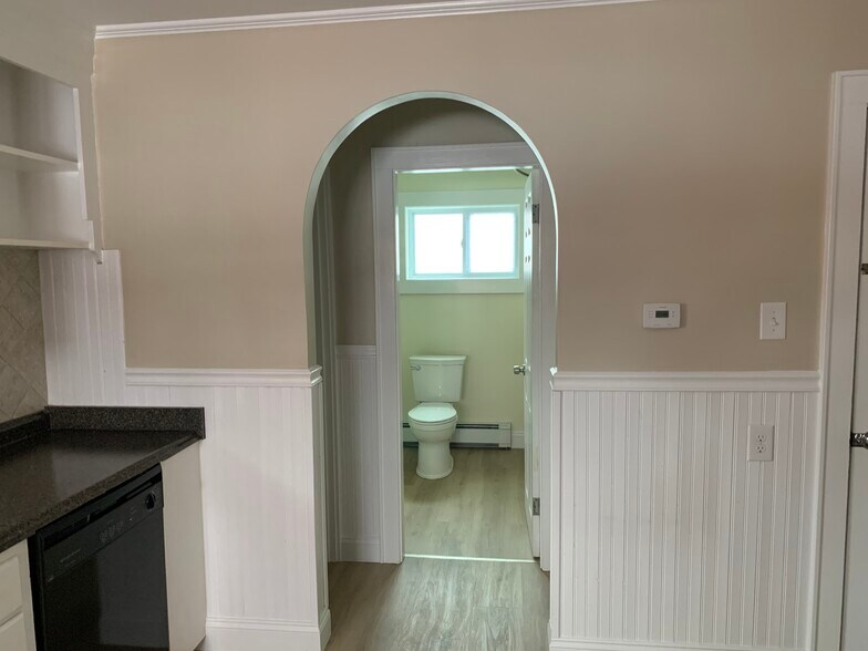 Building Photo - 8 Walnut St