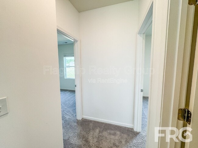 Building Photo - 303 Kenison Way
