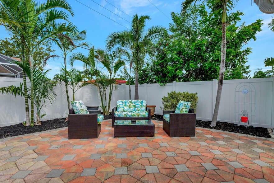 Building Photo - 27526 Los Amigos Ln