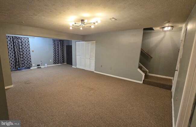 Building Photo - 6565 Ronald Rd