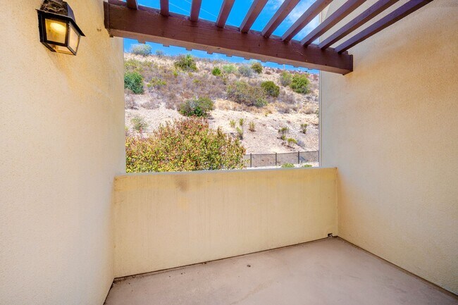 Building Photo - Mission Valley 3 Bedroom Townhome at Escal...