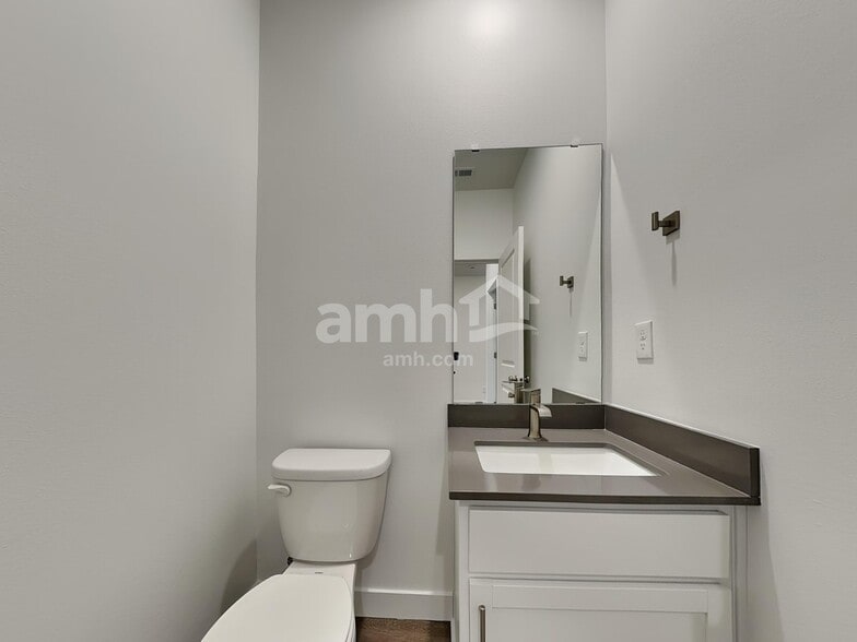 Building Photo - 8010 Katriel Ct SW