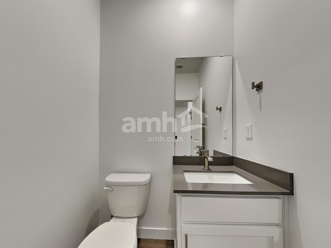 Building Photo - 8007 Katriel Ct SW