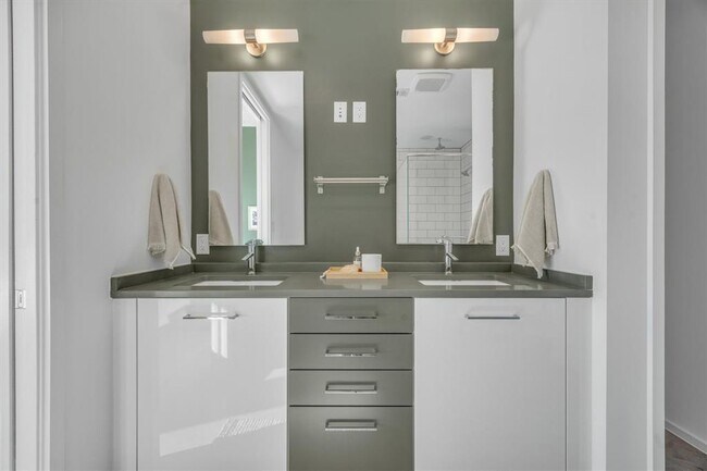 Building Photo - 2301 S 5th St