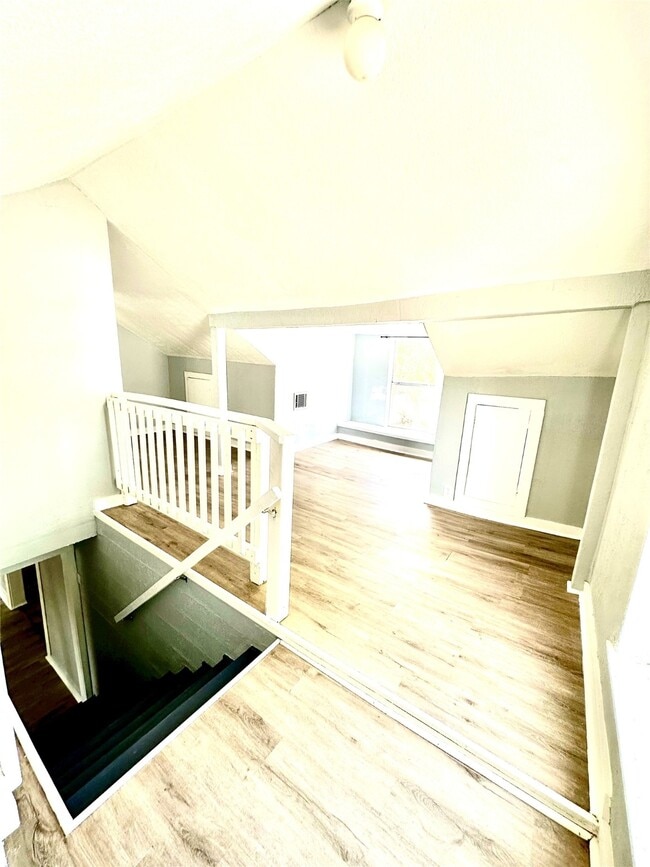 Building Photo - 1411 Miles St