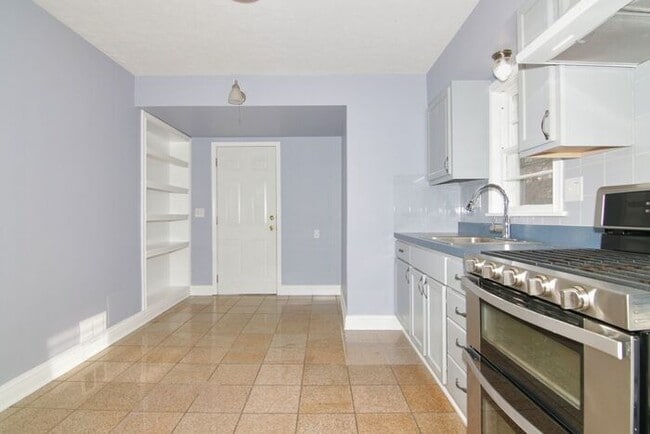 Building Photo - Sweet 3 Bedroom Home Close to Speedway