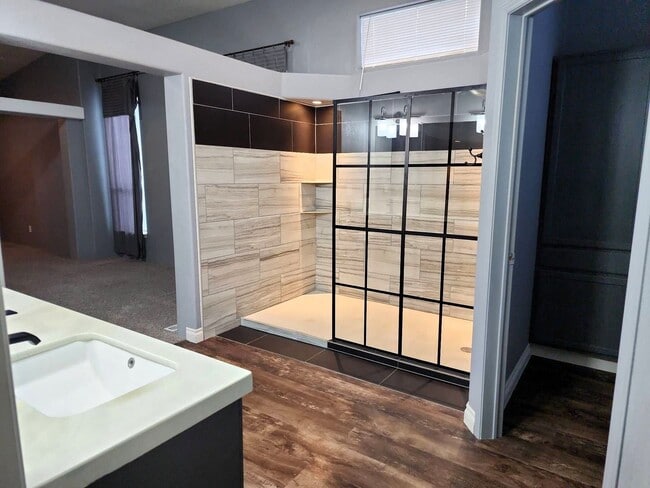 Building Photo - Spacious 3 Bed, 2 Bath Home with Shop & Stunning River Views – Clemans Addition