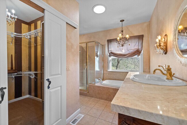 Building Photo - Amazing Apple Valley Home