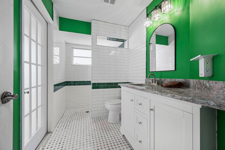 Building Photo - 12879 SW Kings Row