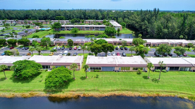 Building Photo - 219 Lake Meryl Dr