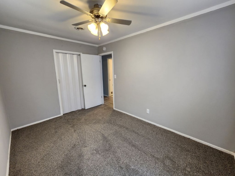 Building Photo - 16905 10th Ave