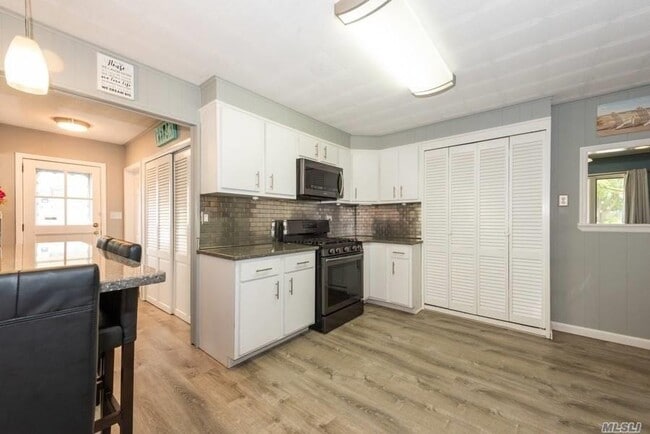 Building Photo - 341 Pin Oak Ln