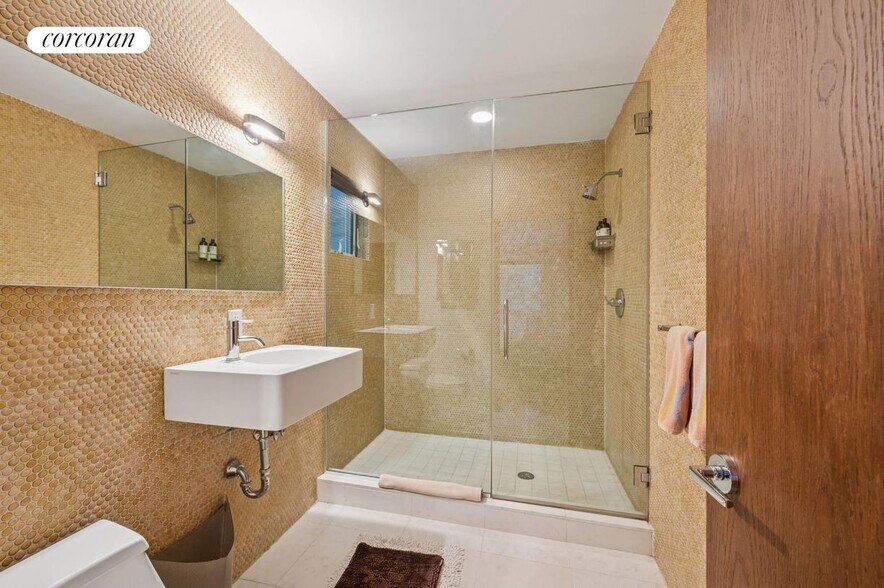 Building Photo - 10 Three Mile Harbor Hog Creek Rd